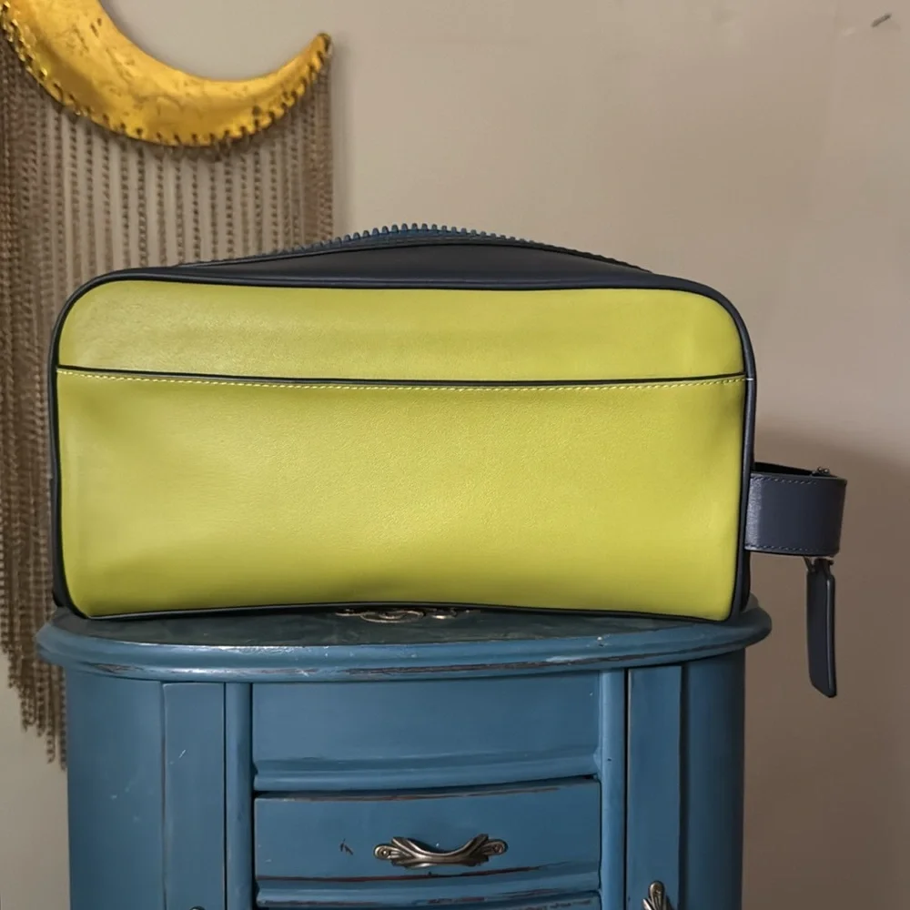 💚💙🐎🧳Coach Neon Yellow and dark blue travel bag - Picture 5 of 7